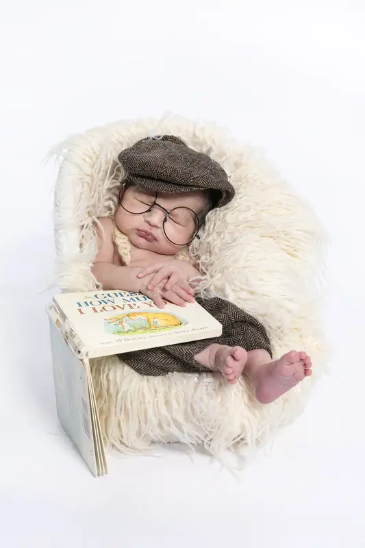 Newborn baby photographed by Darina Photography in Barnet, North London