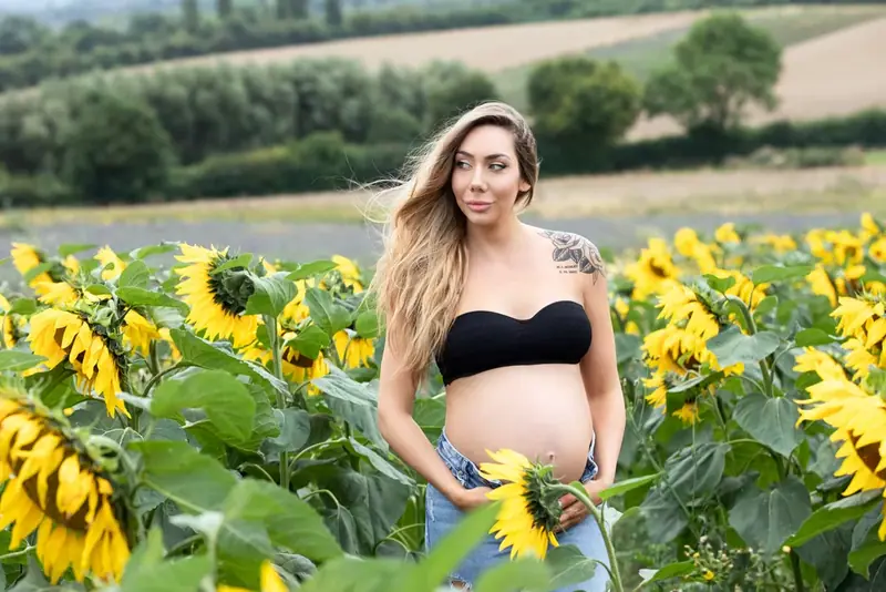 Pregnancy portrait photographed by Darina Photography in Barnet, North London