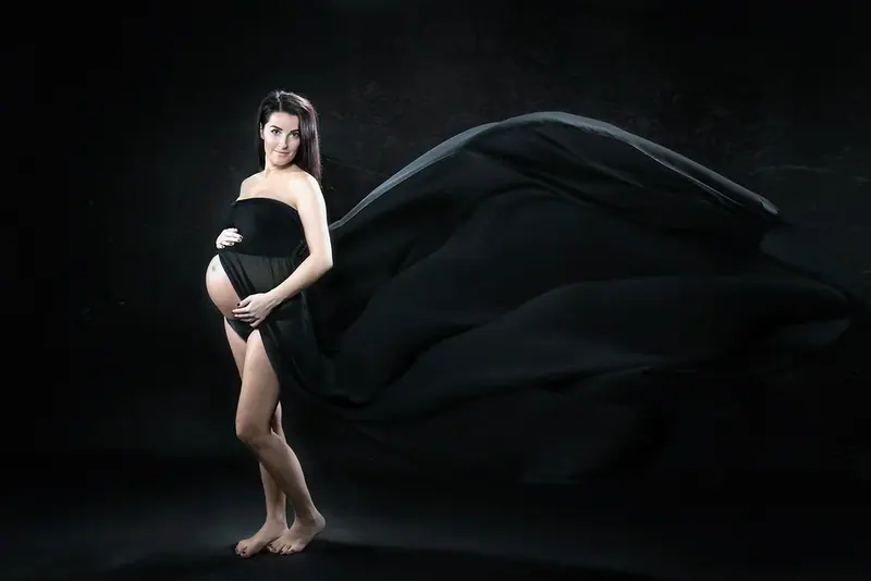 Pregnancy portrait photographed by Darina Photography in Barnet, North London