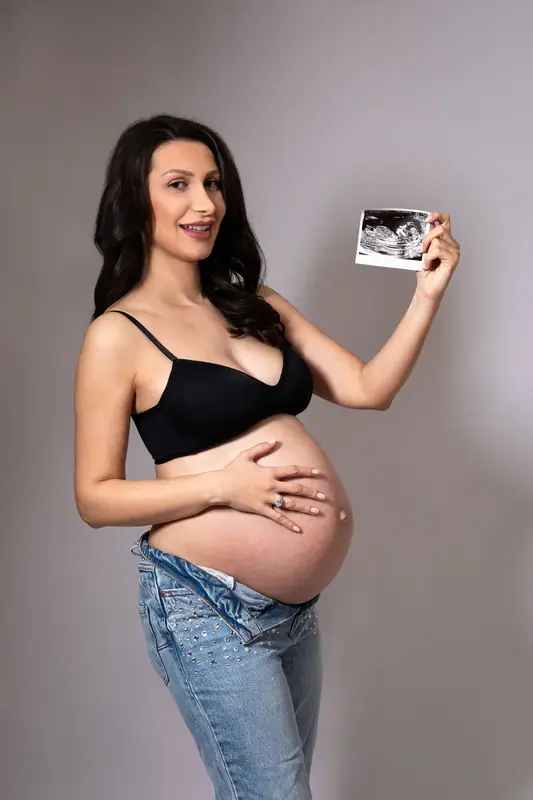 Pregnancy portrait photographed by Darina Photography in Barnet, North London