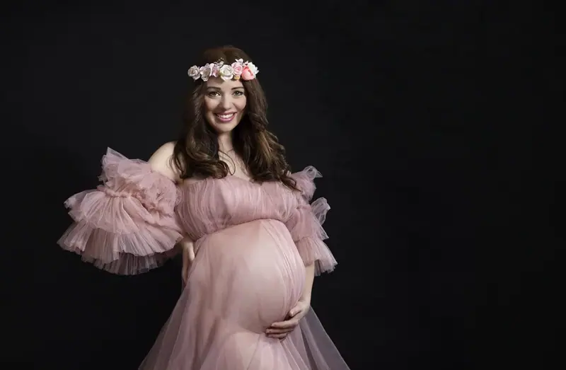 Pregnancy portrait photographed by Darina Photography in Barnet, North London