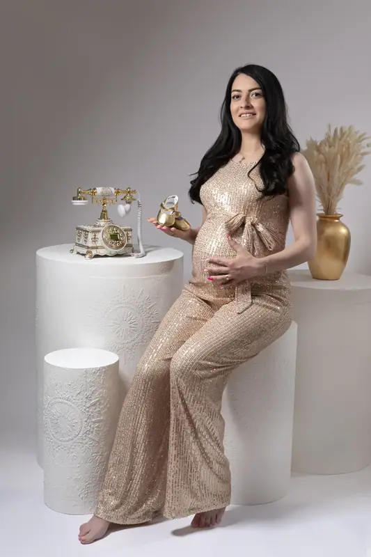 Pregnancy portrait photographed by Darina Photography in Barnet, North London