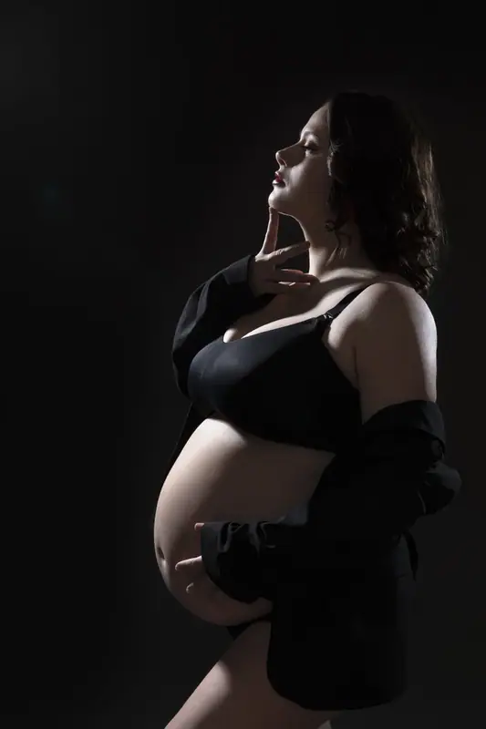 Pregnancy portrait photographed by Darina Photography in Barnet, North London