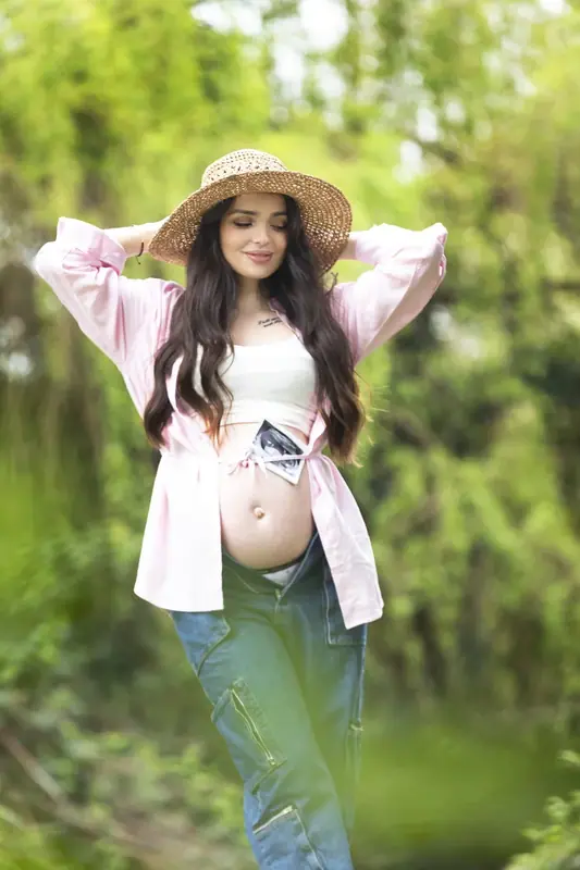 Pregnancy portrait photographed by Darina Photography in Barnet, North London