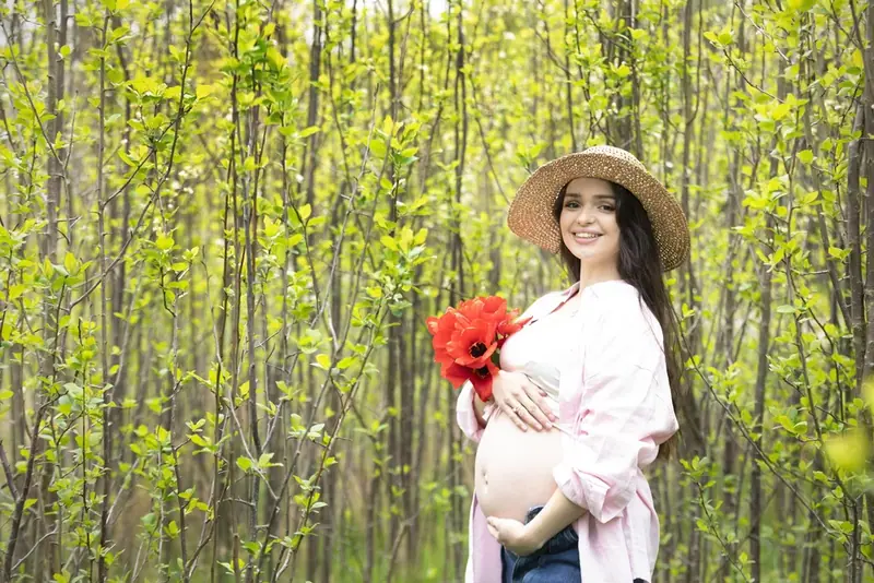 Pregnancy portrait photographed by Darina Photography in Barnet, North London