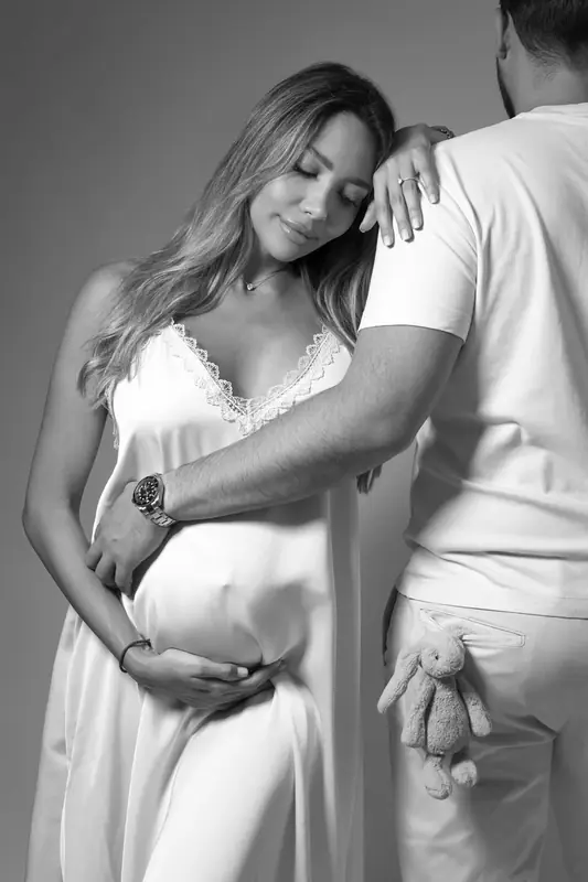 Pregnancy portrait photographed by Darina Photography in Barnet, North London